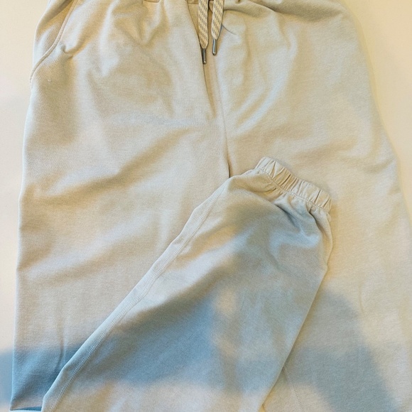 Vuori Performance Jogger - Picture 2 of 3